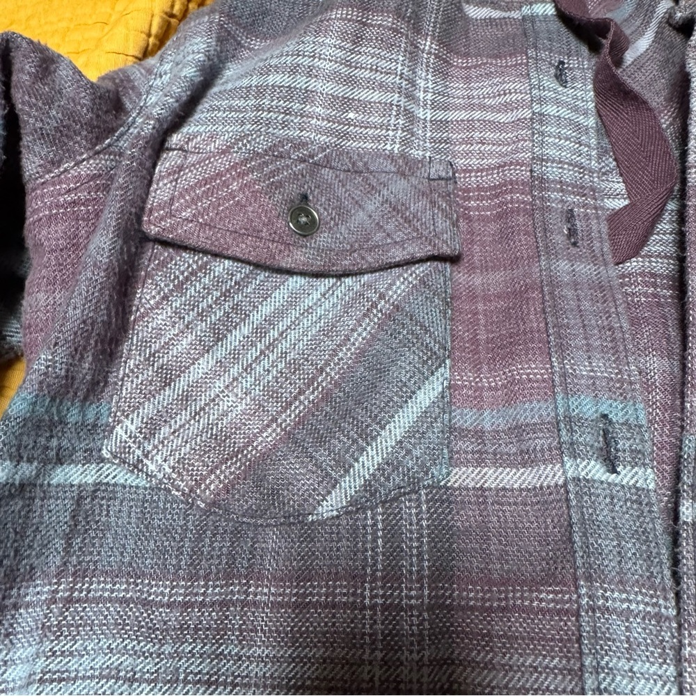 Women’s Columbia hooded flannel - Picture 5 of 9
